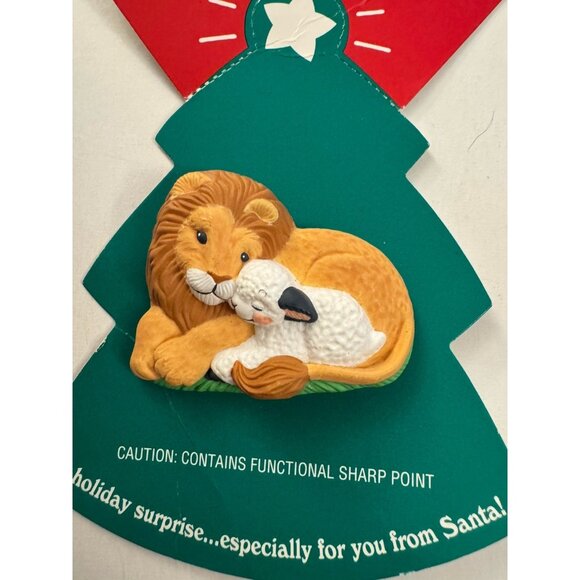 Hallmark Christmas Holiday Lion And Lamb Pin MM7 - Picture 1 of 3